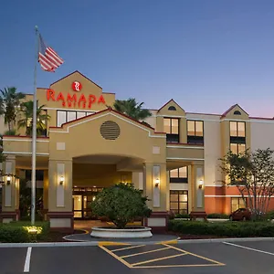 מלון Ramada By Wyndham Airport- Free Airport Shuttle ***