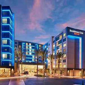 מלון By Marriott At Resort/convention Center