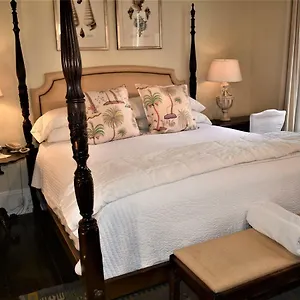 אורחן Simonton Court Historic & ****